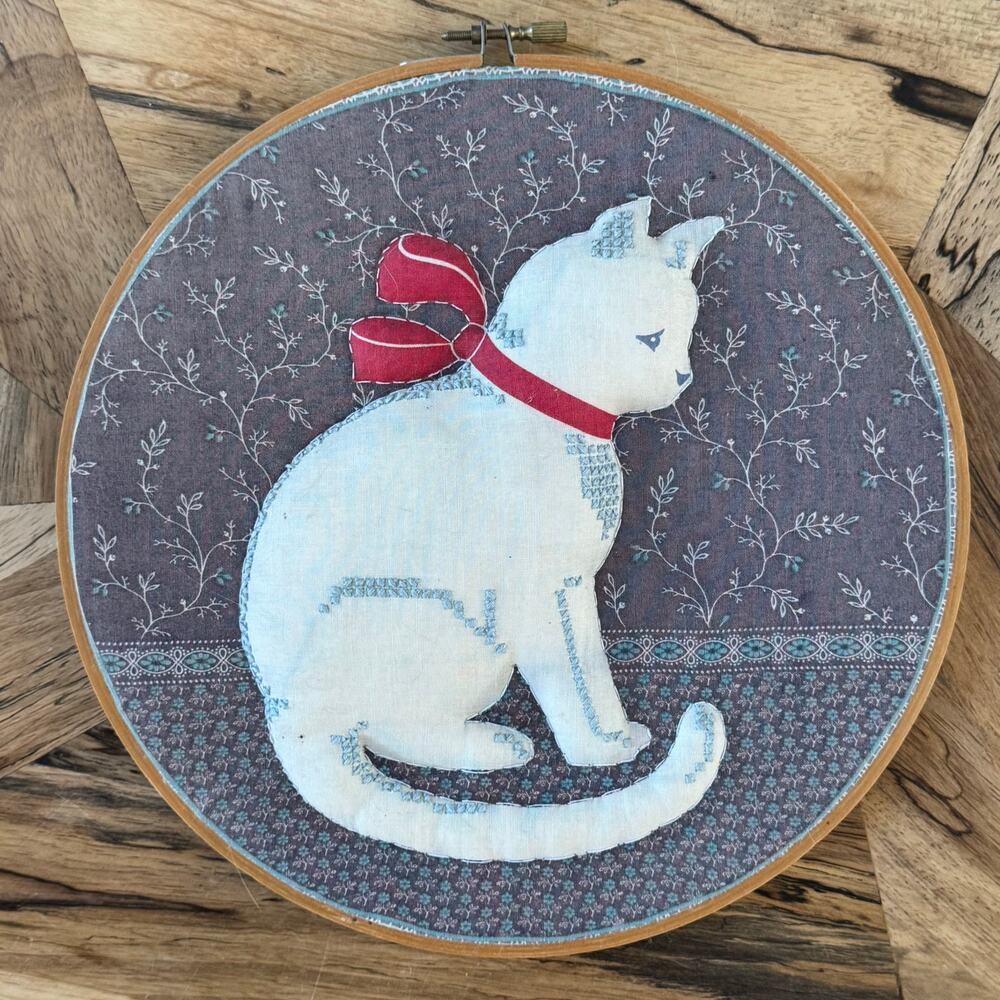 Vintage Cranston VIP Simple Treasures White Cat Applique Embroidery Hoop 10.5”